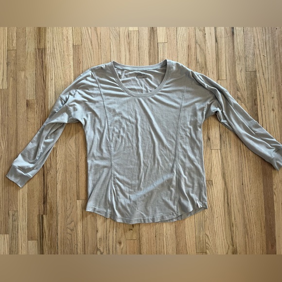 Patagonia Women’s long sleeve top medium - Picture 1 of 3